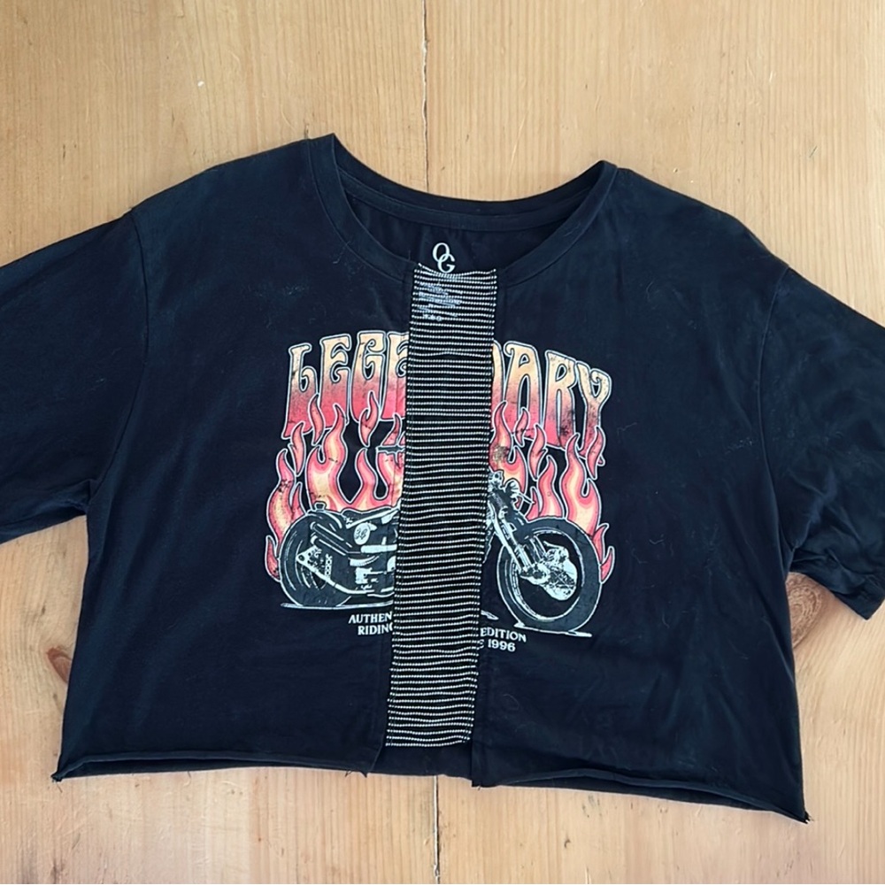 Cropped graphic tee